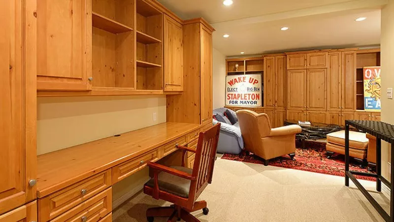Image: A sign touting the mayoral candidacy of Ben Stapleton in an image from a listing for a Sinclair Road property in Snowmass Village.