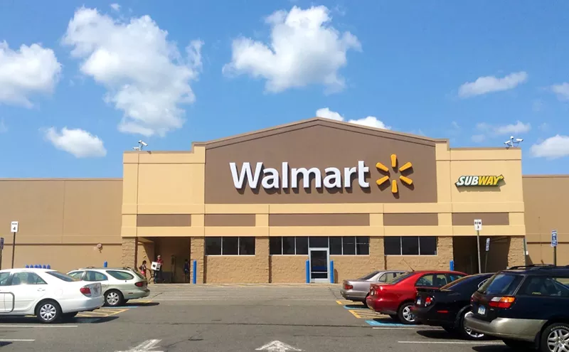 Image: Walmart Reopens After Essential Worker, Security Guard Die of COVID-19