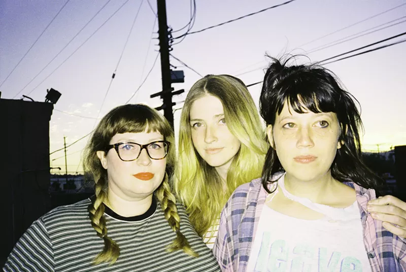 Image: Vivian Girls are back.