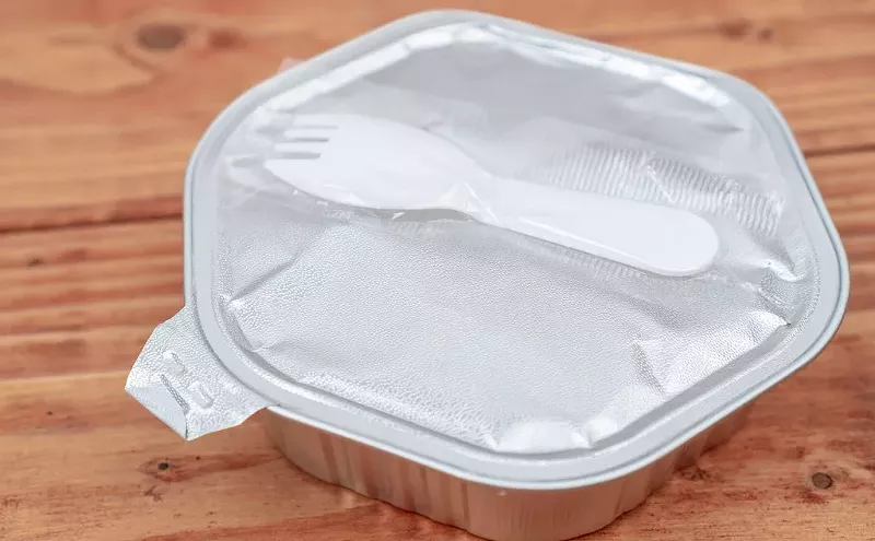 Image: Waste Is Up as Restaurants Struggle With Takeout Packaging and PPE