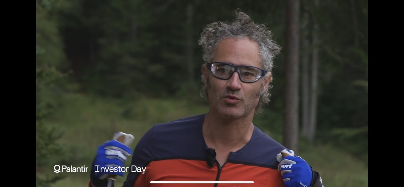 Palantir's investor day webcast featured CEO Alex Karp roller-skiing in the mountains.
