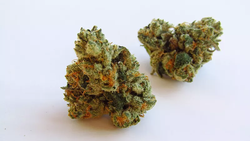 Image: Sour Berry Blue's snow-cone scent translates almost flawlessly into the smoke's flavor.
