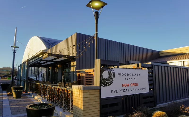 Image: Woodgrain Bagels Fires Up Pizza and Chicken in New Lowry Location