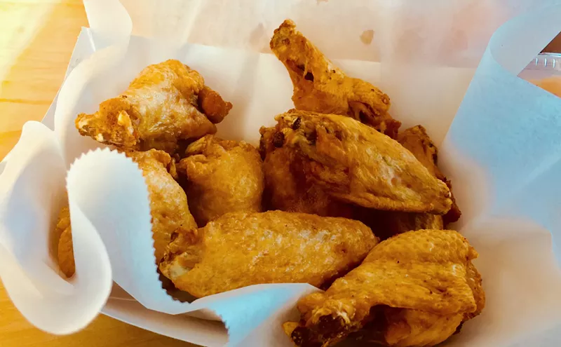 Image: Woody's Wings Scores Big When It's Crunch Time