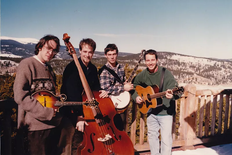 Image: bluegrass band poses with mountain backdrop