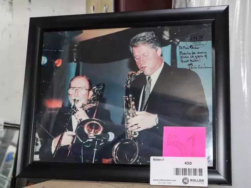 Image: A signed and framed photo of former president Bill Clinton that used to hang in El Chapultepec is up for auction.